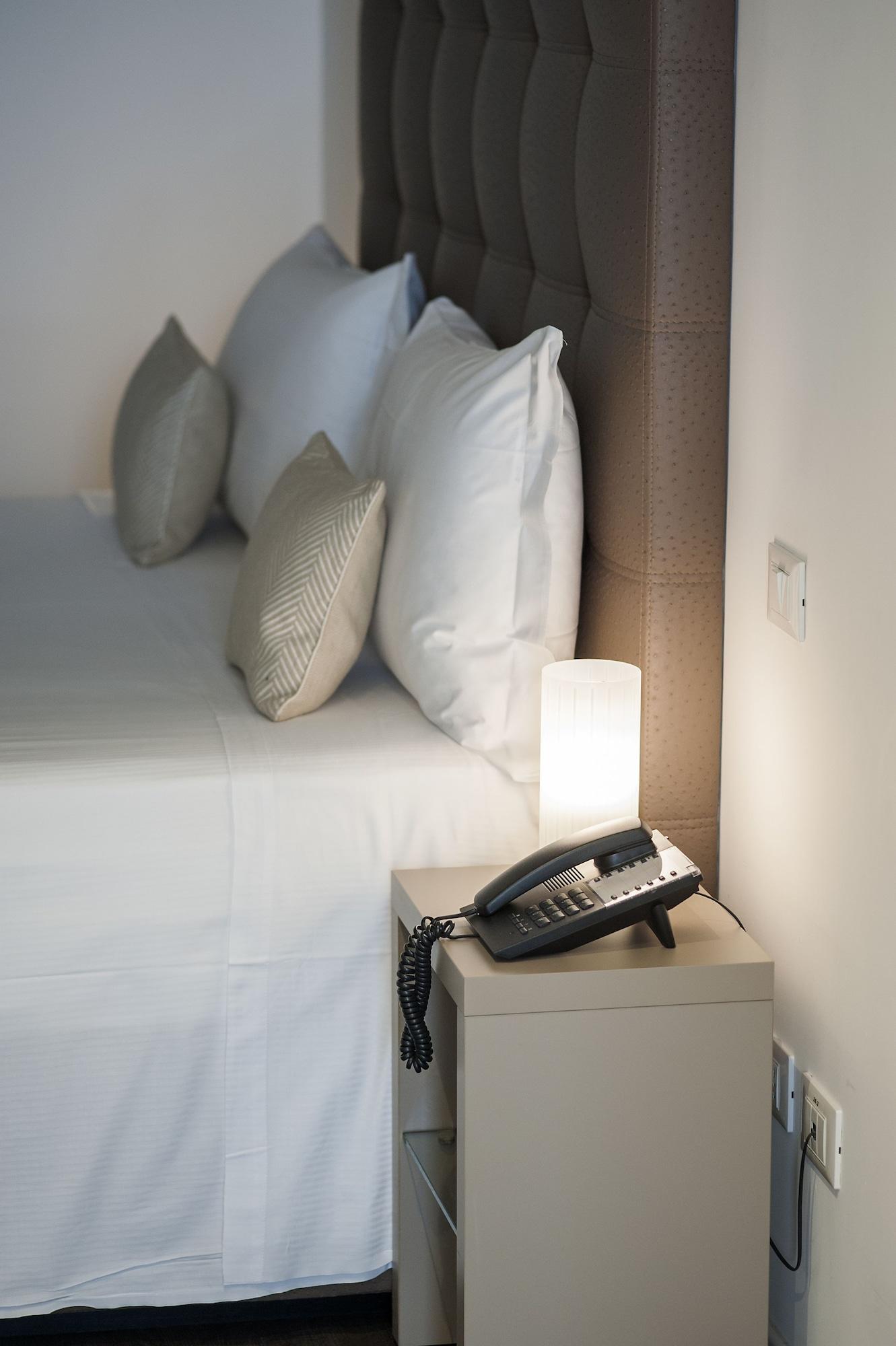 Hotel Studio Inn Centrale & Milano Urban Padel Exteriör bild