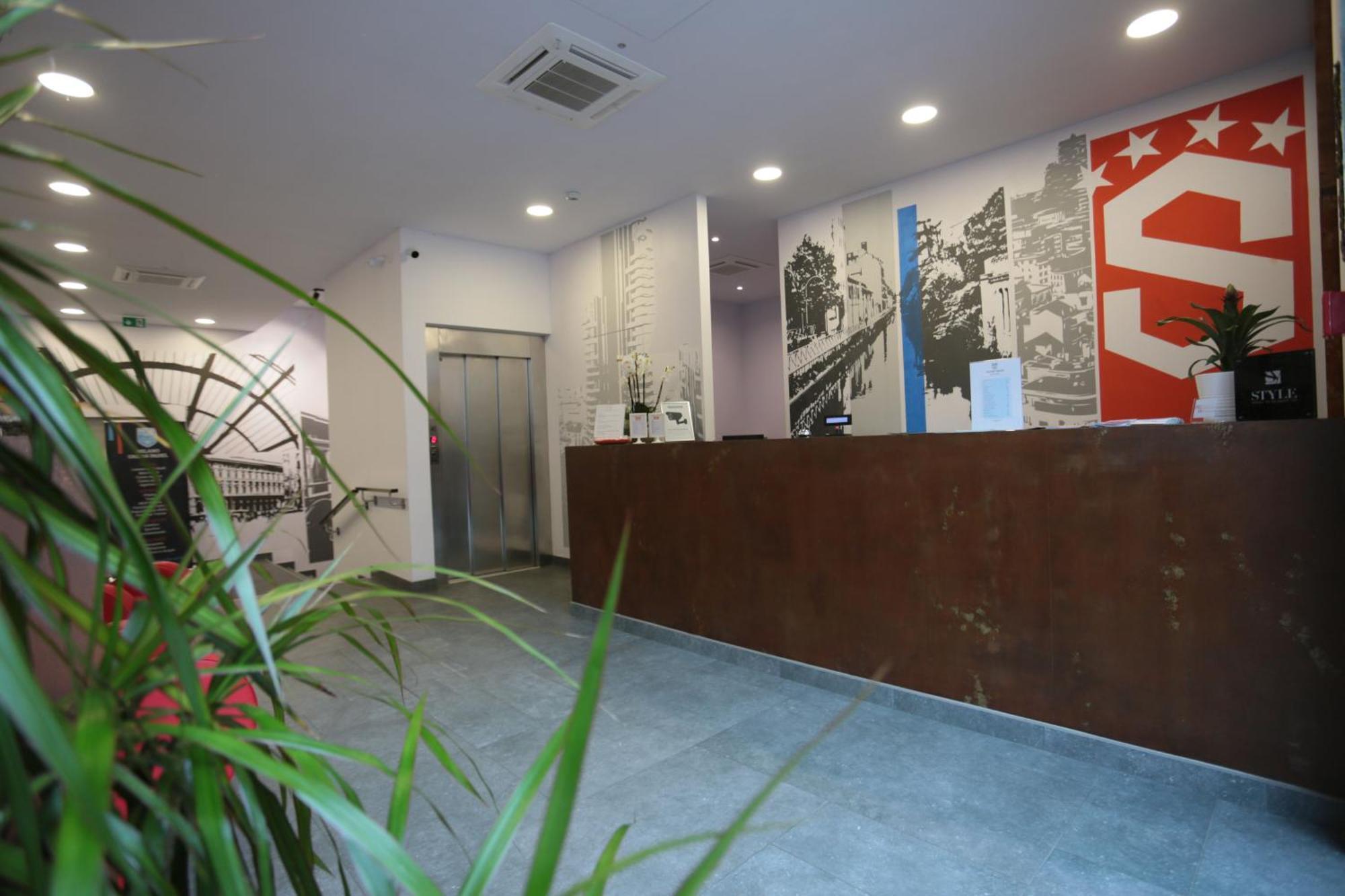 Hotel Studio Inn Centrale & Milano Urban Padel Exteriör bild