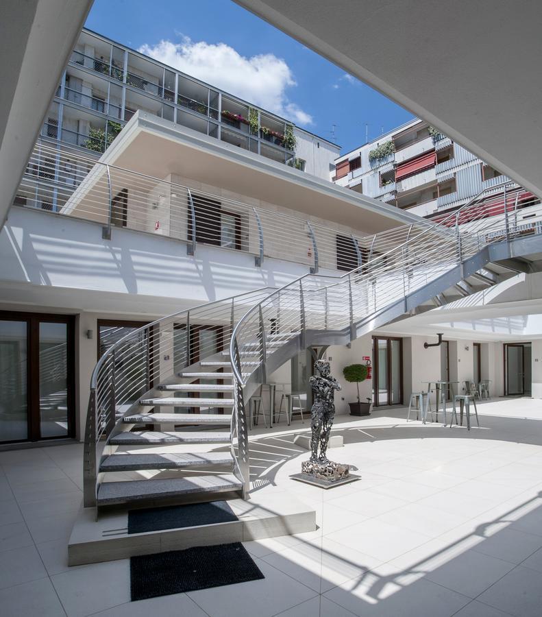 Hotel Studio Inn Centrale & Milano Urban Padel Exteriör bild