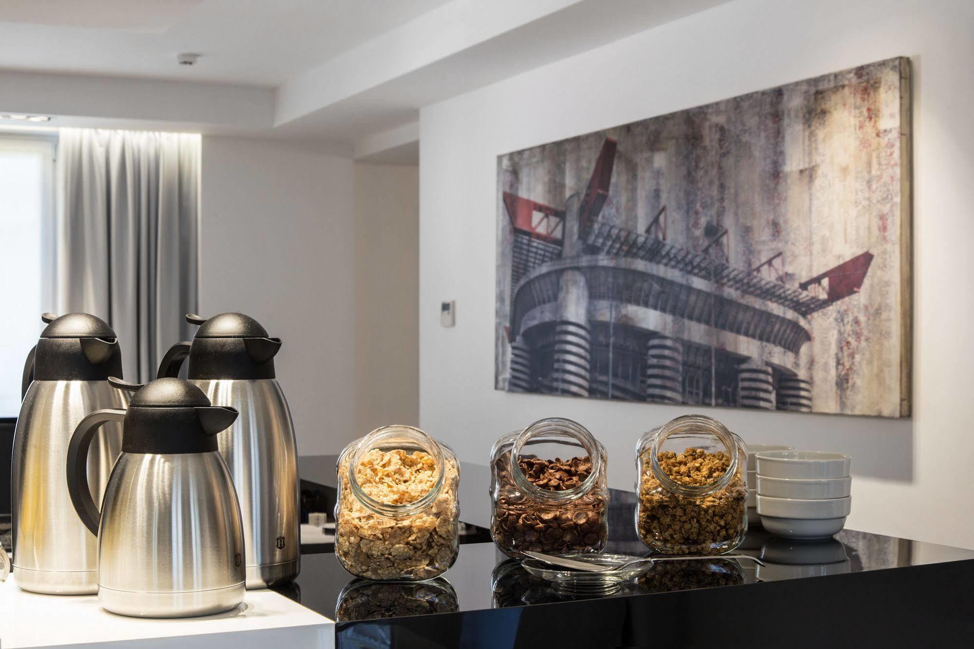 Hotel Studio Inn Centrale & Milano Urban Padel Exteriör bild